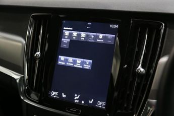 VOLVO S90 2.0 D4 Momentum Saloon 4dr Diesel Auto Euro 6 (s/s) (190 ps)