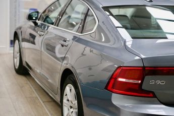 VOLVO S90 2.0 D4 Momentum Saloon 4dr Diesel Auto Euro 6 (s/s) (190 ps)