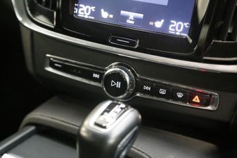 VOLVO S90 2.0 D4 Momentum Saloon 4dr Diesel Auto Euro 6 (s/s) (190 ps)