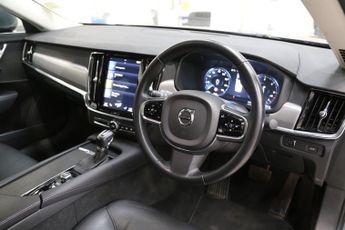 VOLVO S90 2.0 D4 Momentum Saloon 4dr Diesel Auto Euro 6 (s/s) (190 ps)
