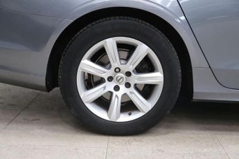 VOLVO S90 2.0 D4 Momentum Saloon 4dr Diesel Auto Euro 6 (s/s) (190 ps)