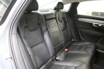 VOLVO S90 2.0 D4 Momentum Saloon 4dr Diesel Auto Euro 6 (s/s) (190 ps)