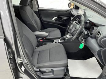 TOYOTA YARIS 1.5 VVT-h Design Hatchback 5dr Petrol Hybrid E-CVT Euro 6 (s/s) 