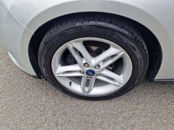 FORD FOCUS 1.6 Titanium Estate 5dr Petrol Powershift Euro 6 (125 ps)