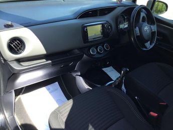 TOYOTA YARIS 1.33 Dual VVT-i Design Hatchback 5dr Petrol Manual Euro 6 (99 ps