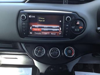 TOYOTA YARIS 1.33 Dual VVT-i Design Hatchback 5dr Petrol Manual Euro 6 (99 ps