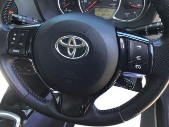 TOYOTA YARIS 1.33 Dual VVT-i Design Hatchback 5dr Petrol Manual Euro 6 (99 ps