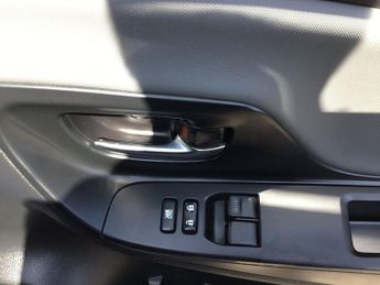 TOYOTA YARIS 1.33 Dual VVT-i Design Hatchback 5dr Petrol Manual Euro 6 (99 ps