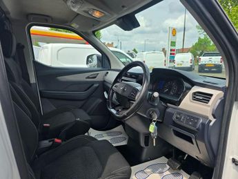 MAXUS EDELIVER 3 35kWh Electric Van in White with 65,300 miles, 1 owner, ULEZ com