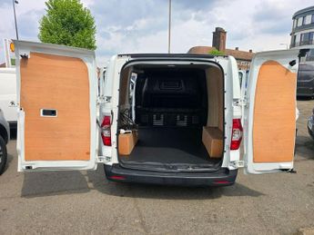 MAXUS EDELIVER 3 35kWh Electric Van in White with 65,300 miles, 1 owner, ULEZ com