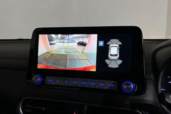 HYUNDAI KONA 64kWh Premium SUV 5dr Electric Auto (7kW Charger) (204 ps) 1 Pre