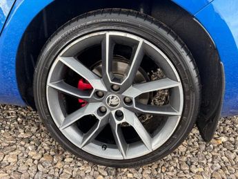 SKODA OCTAVIA 2.0 TDI vRS Hatchback 5dr Diesel DSG Euro 6 (s/s) (184 ps)