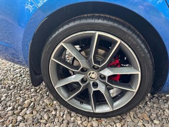 SKODA OCTAVIA 2.0 TDI vRS Hatchback 5dr Diesel DSG Euro 6 (s/s) (184 ps)