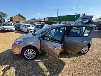 RENAULT CLIO 1.5 dCi Dynamique TomTom Hatchback 5dr Diesel Manual Euro 4 (86 