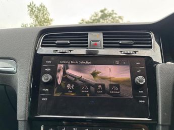 VOLKSWAGEN GOLF 2.0 TDI R-Line Hatchback 5dr Diesel DSG Euro 6 (s/s) (150 ps)
