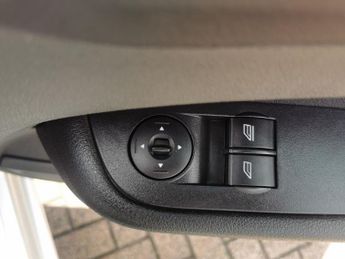 FORD FOCUS 1.6 LX Hatchback 5dr Petrol Manual (161 g/km, 99 bhp)
