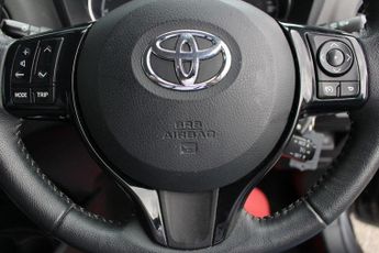 TOYOTA YARIS 1.5 VVT-i Icon Tech Hatchback 5dr Petrol Manual Euro 6 (111 ps)