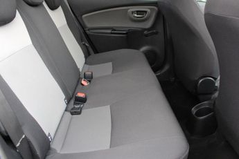 TOYOTA YARIS 1.5 VVT-i Icon Tech Hatchback 5dr Petrol Manual Euro 6 (111 ps)