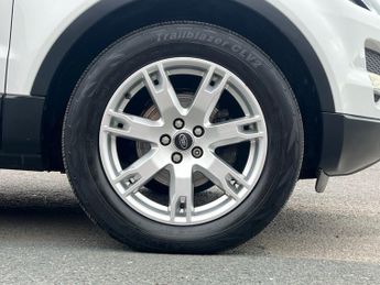 LAND ROVER RANGE ROVER EVOQUE 2.2 SD4 Pure SUV 5dr Diesel Auto 4WD Euro 5 (s/s) (190 ps)