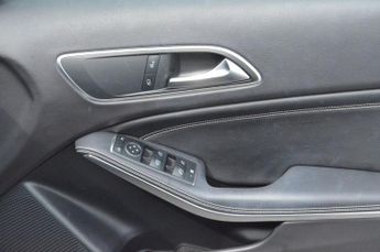 MERCEDES-BENZ GLA 1.6 GLA180 Urban Edition SUV 5dr Petrol Manual Euro 6 (s/s) (122