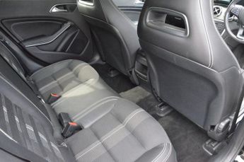 MERCEDES-BENZ GLA 1.6 GLA180 Urban Edition SUV 5dr Petrol Manual Euro 6 (s/s) (122