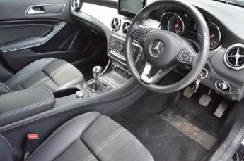 MERCEDES-BENZ GLA 1.6 GLA180 Urban Edition SUV 5dr Petrol Manual Euro 6 (s/s) (122