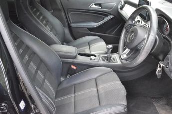 MERCEDES-BENZ GLA 1.6 GLA180 Urban Edition SUV 5dr Petrol Manual Euro 6 (s/s) (122