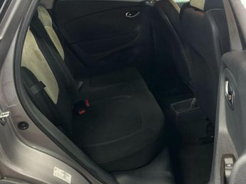 RENAULT CAPTUR 1.5 dCi ENERGY Iconic SUV 5dr Diesel EDC Euro 6 (s/s) (90 ps)