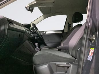 VOLKSWAGEN TIGUAN 2.0 TDI SE Navigation SUV 5dr Diesel DSG 4Motion Euro 6 (s/s) (1