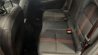 RENAULT CAPTUR 1.6 E-TECH RS Line SUV 5dr Petrol Hybrid Auto Euro 6 (s/s) (145 