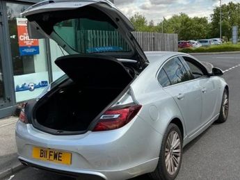 VAUXHALL INSIGNIA 2.0 CDTi Tech Line Hatchback 5dr Diesel Auto Euro 6 (170 ps)