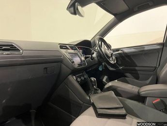 VOLKSWAGEN TIGUAN 2.0 TDI BlueMotion Tech R-Line SUV 5dr Diesel DSG 4Motion Euro 6