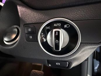 MERCEDES-BENZ GLA 1.6 GLA180 Urban Edition SUV 5dr Petrol 7G-DCT Euro 6 (s/s) (122