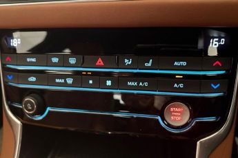 JAGUAR XF 2.0d Portfolio Saloon 4dr Diesel Auto Euro 6 (s/s) (180 ps) Low 