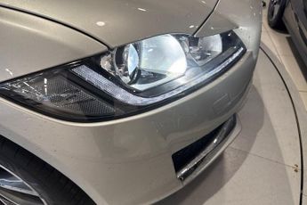 JAGUAR XF 2.0d Portfolio Saloon 4dr Diesel Auto Euro 6 (s/s) (180 ps) Low 