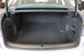 AUDI A4 2.0 TDI ultra S line Saloon 4dr Diesel S Tronic Euro 6 (s/s) (19