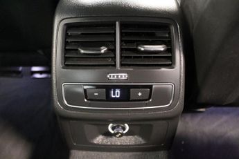 AUDI A4 2.0 TDI ultra S line Saloon 4dr Diesel S Tronic Euro 6 (s/s) (19