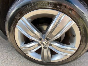 VOLKSWAGEN TIGUAN 2.0 TDI BlueMotion Tech SEL SUV 5dr Diesel DSG 4Motion Euro 6 (s