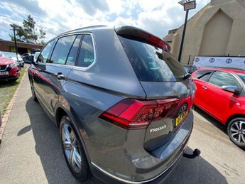 VOLKSWAGEN TIGUAN 2.0 TDI BlueMotion Tech SEL SUV 5dr Diesel DSG 4Motion Euro 6 (s