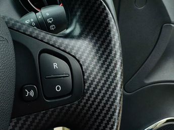 RENAULT CAPTUR 1.5 dCi ENERGY Signature Nav SUV 5dr Diesel Auto Euro 6 (s/s) (9