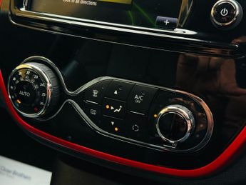 RENAULT CAPTUR 1.5 dCi ENERGY Signature Nav SUV 5dr Diesel Auto Euro 6 (s/s) (9