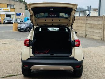 RENAULT CAPTUR 1.5 dCi ENERGY Signature Nav SUV 5dr Diesel Auto Euro 6 (s/s) (9