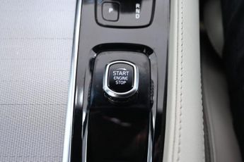 VOLVO XC90 2.0 B5 MHEV R-Design SUV 5dr Diesel Hybrid Auto 4WD Euro 6 (s/s)