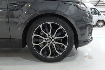 LAND ROVER RANGE ROVER SPORT 3.0 D300 MHEV HSE Silver SUV 5dr Diesel Auto 4WD Euro 6 (s/s) (3