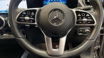 MERCEDES-BENZ GLA 2.0 GLA200d Sport (Executive) SUV 5dr Diesel 8G-DCT Euro 6 (s/s)