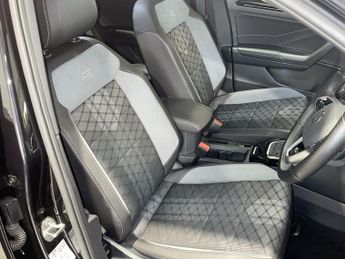 VOLKSWAGEN T-ROC 2.0 TDI R-Line SUV 5dr Diesel DSG Euro 6 (s/s) (150 ps)