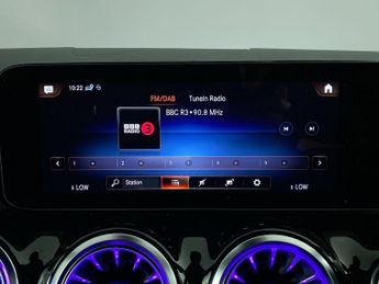 MERCEDES-BENZ EQA EQA 350 66.5kWh AMG Line SUV 5dr Electric Auto 4MATIC (292 ps)