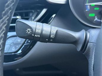 TOYOTA C-HR 1.8 VVT-h Dynamic SUV 5dr Petrol Hybrid CVT Euro 6 (s/s) (122 ps