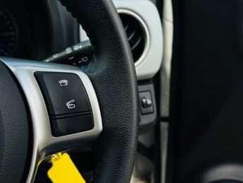 TOYOTA YARIS 1.5 VVT-h T4 Hatchback 5dr Petrol Hybrid CVT Euro 5 (101 ps)