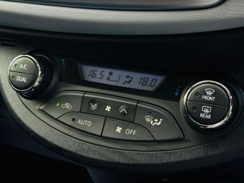 TOYOTA YARIS 1.5 VVT-h T4 Hatchback 5dr Petrol Hybrid CVT Euro 5 (101 ps)